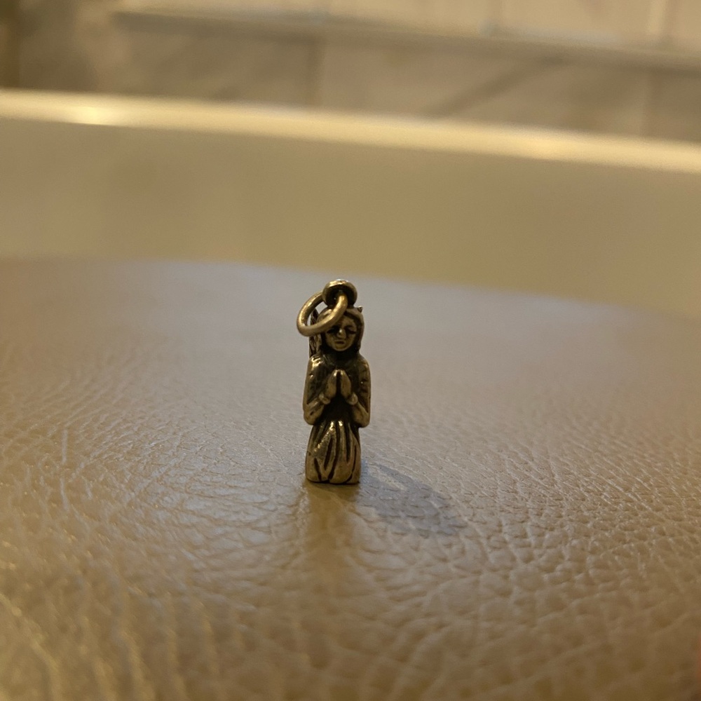 Retired James Avery Kneeling Angel Charm - Picture 2 of 4